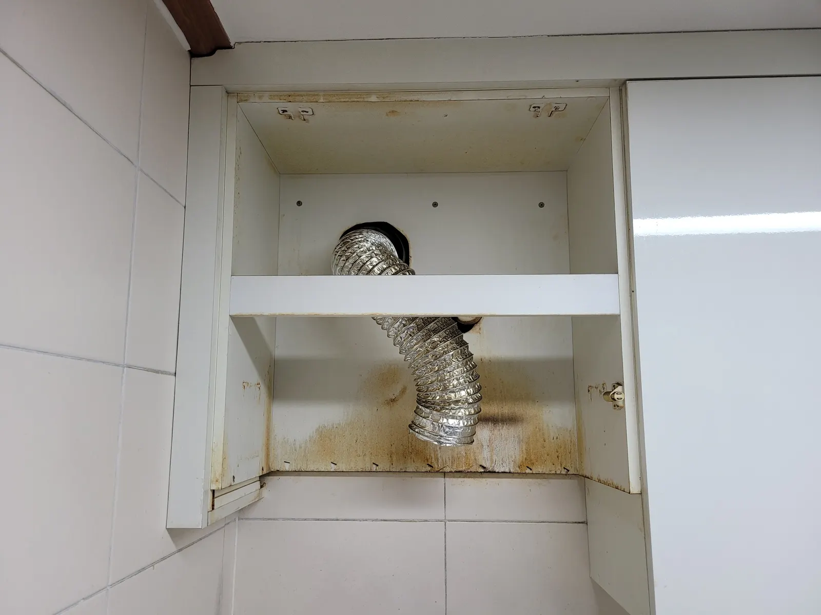 주방 후드 기름때 시공 사진 2